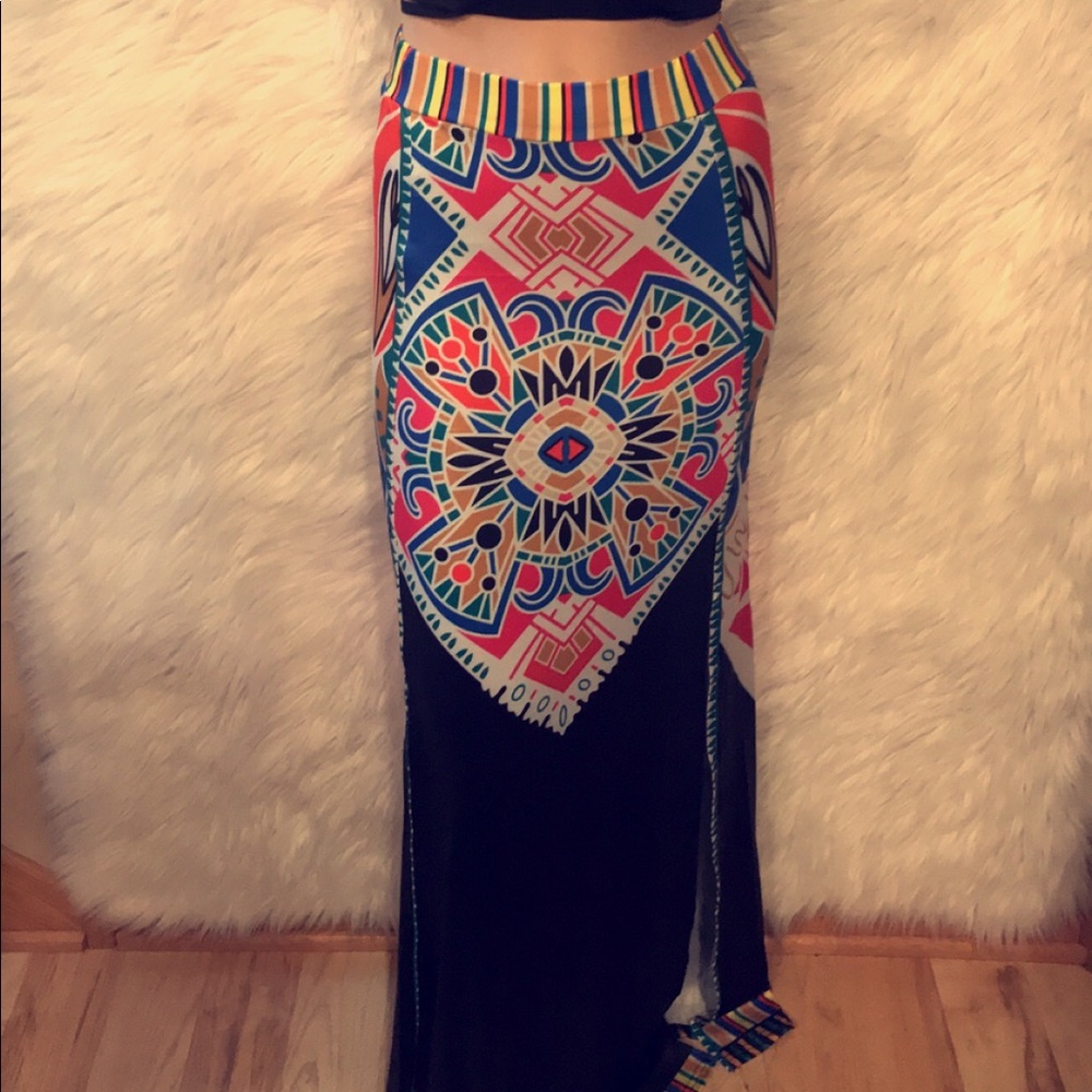Two pieces sexy top with colorful long skirt. - Picture 2 of 8